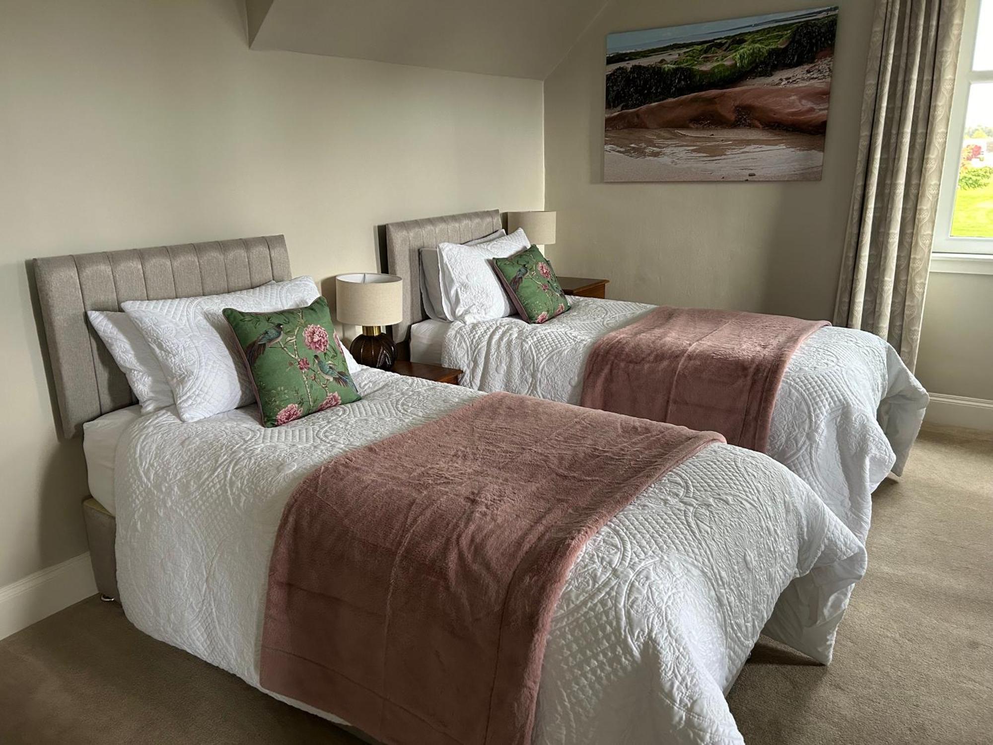 Glen Lyon Lodge Bed And Breakfast Nairn Exteriör bild